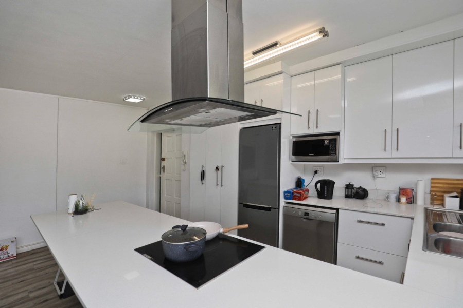 To Let 2 Bedroom Property for Rent in Wynberg Upper Western Cape